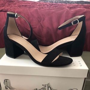Super cute black pumps NEW!